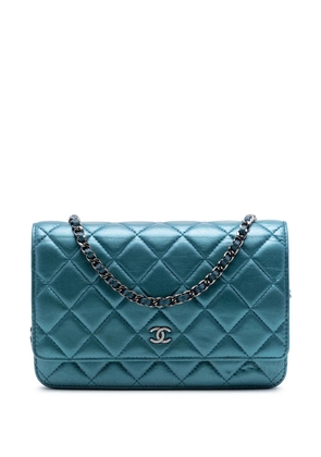 CHANEL Pre-Owned 2017-2018 CC Quilted Metallic Lambskin Wallet On Chain crossbody bag - Blue
