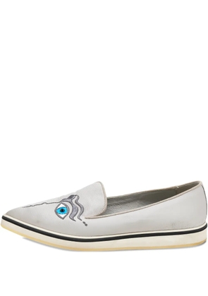 Nicholas Kirkwood pre-owned eye-embroidery loafers - Grey