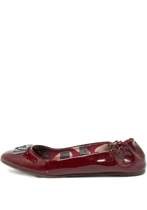 Burberry Pre-Owned patent leather Heartbuckle ballet flats - Red