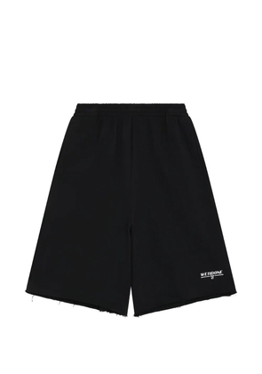 We11done logo-print raw-edge shorts - Black