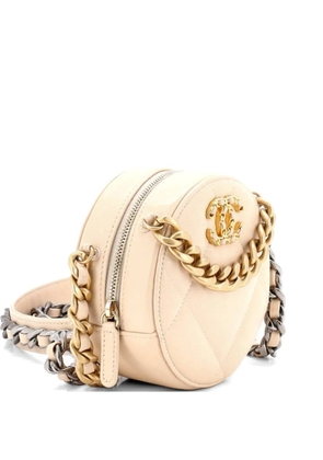 CHANEL Pre-Owned 19 Round with Chain Quilted Leather clutch bag - Neutrals