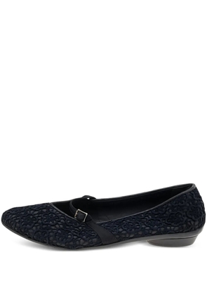 Ferragamo Pre-Owned floral-embroidered pumps - Black