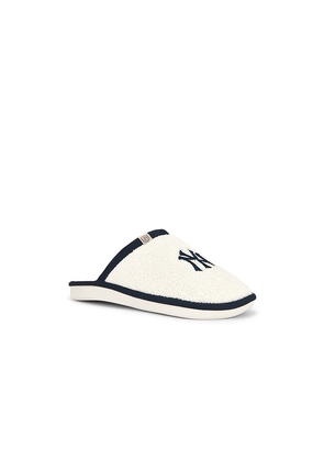 Brunch Essential Yankees in Cream. Size 7/7.5. Also in 8/8.5, 10/10.5, 11/11.5, 12/12.5.