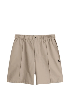Jordan logo-detail golf shorts - Neutrals