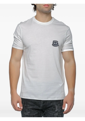 Armani Exchange logo-patch contrast-stitch t-shirt - White