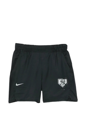 Nike x MLB New York Yankees logo-detail shorts - Black