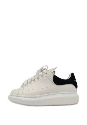 Alexander McQueen Pre-Owned Oversized sneakers - White
