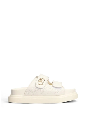 Marc Ellis Calipso 002 logo-plaque quilted sandals - White
