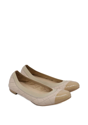 Stuart Weitzman quilted ballet flats - Neutrals