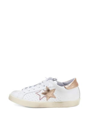 2 Star star-patch perforated sneakers - White