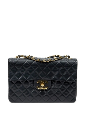 CHANEL Pre-Owned jumbo quilted shoulder bag - Black