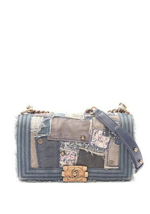CHANEL Pre-Owned 2015-2016 Old Medium Patchwork Denim Boy Flap crossbody bag - Blue