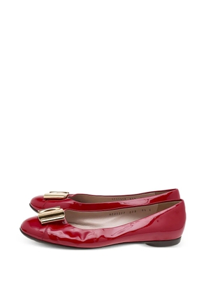 Ferragamo Pre-Owned patent-leather ballet flats - Red
