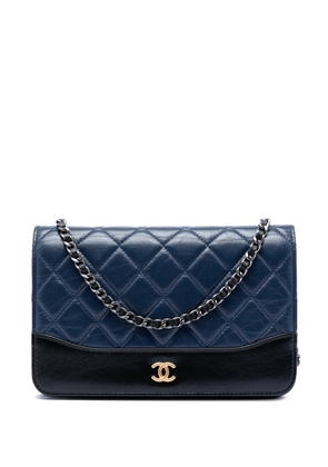 CHANEL Pre-Owned 2018 Bicolor Quilted Aged Calfskin Gabrielle Wallet On Chain crossbody bag - Blue