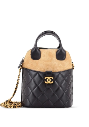 CHANEL Pre-Owned CC Dome Top Handle with Chain Quilted Lambskin with Suede Mini clutch bag - Black
