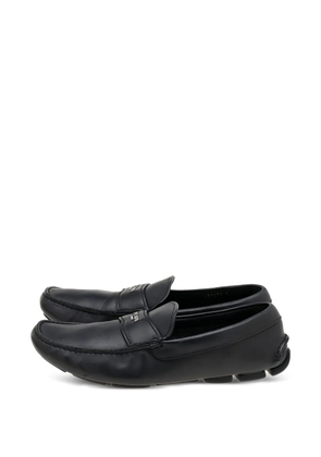 Prada Pre-Owned logo-plaque leather loafers - Black