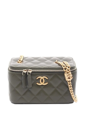 CHANEL Pre-Owned 2021-2026 Small Quilted Lambskin Pillow Crush Case with Chain vanity bag - Green