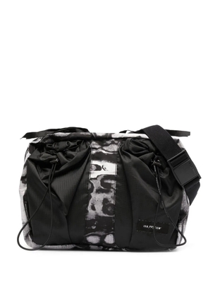 ISO.POETISM abstract-print panelled shoulder bag - Grey