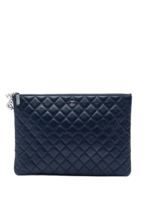 CHANEL Pre-Owned 2017-2018 Large Quilted Lambskin Cosmo Charm O Case clutch bag - Blue