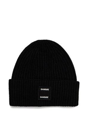 SAMSOE SAMSOE logo-patch ribbed-knit beanie hat - Black