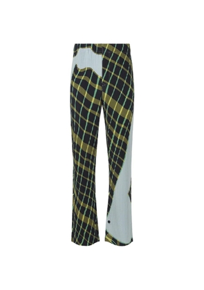 Homme Plissé Issey Miyake Windswept Plaid pleated trousers - Blue