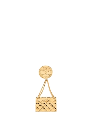 CHANEL Pre-Owned 1950-1970 CC Gold Plated Quilted Flap Bag Medallion Brooch costume brooch
