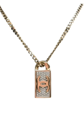 CHANEL Pre-Owned 2021 CC Brass and Strass Dog Tag Pendant Necklace costume necklace - Gold