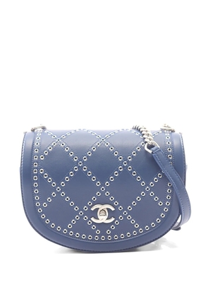 CHANEL Pre-Owned 2018 mini Coco Eyelets Round Flap shoulder bag - Blue