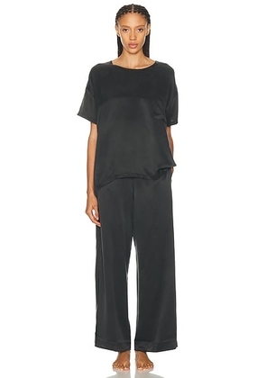 LUNYA Washable Silk Tee Pant Pajama Set in Immersed Black - Black. Size XS (also in S, M, L).
