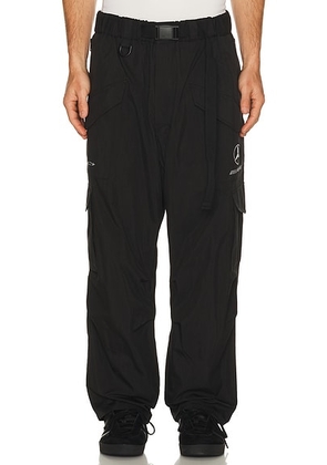 Y-3 x F1 Cargo Pant in Black - Black. Size M (also in S, L).