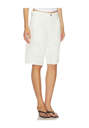 Citizens of Humanity Court Denim Shorts in White. Size 23. Also in 24, 25, 26, 27, 28, 29, 30, 31, 32, 33, 34.