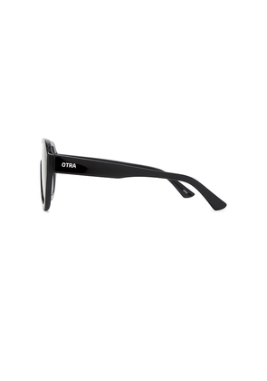 Otra Cameron Sunglasses in Black.