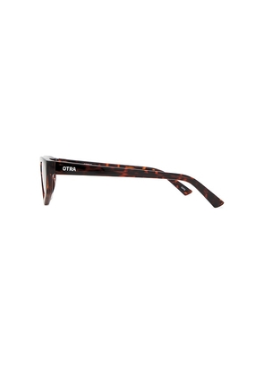 Otra Nikki Sunglasses in Brown.