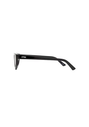 Otra Nikki Sunglasses in Black.