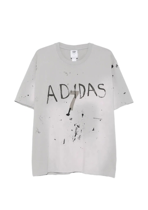 Song For The Mute x Adidas 007 logo-print paint-splatter T-shirt - Grey