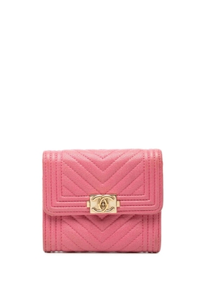 CHANEL Pre-Owned 2019 Chevron Caviar Boy Trifold Wallet small wallets - Pink