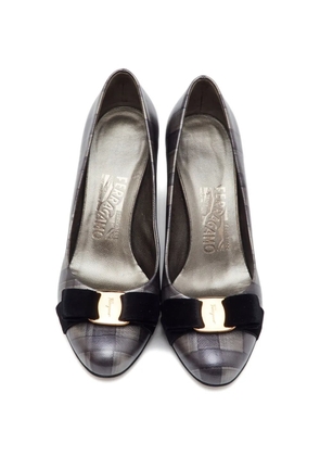 Ferragamo Pre-Owned Vara Bow patterned wedge pumps - Grey