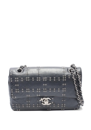 CHANEL Pre-Owned 2016-2017 eyelet-embellished double-flap shoulder bag - Black