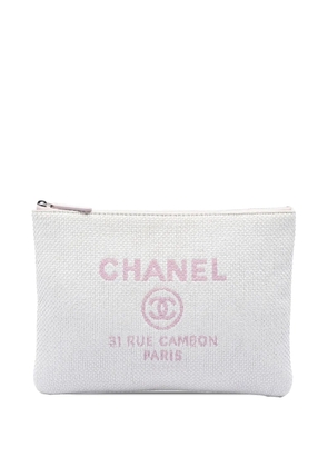 CHANEL Pre-Owned 2017-2018 Medium Raffia Deauville O Case clutch bag - White