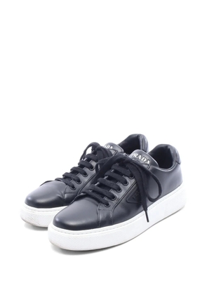Prada Pre-Owned 2000s Triangle-logo low-top sneakers - Black