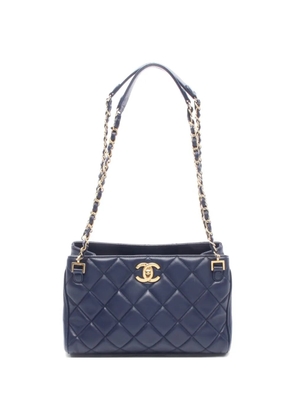 CHANEL Pre-Owned 2012-2013 matelassé chain shoulder bag - Blue