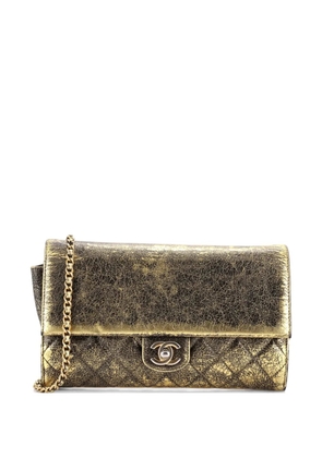 CHANEL Pre-Owned Zip Away Chain Clutch Crackled Calfskin crossbody bag - Gold