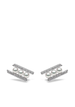 Yoko London 18kt white gold Sleek Akoya pearl and diamond earrings - Silver