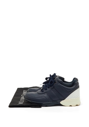 CHANEL Pre-Owned lace-up low sneakers - Blue