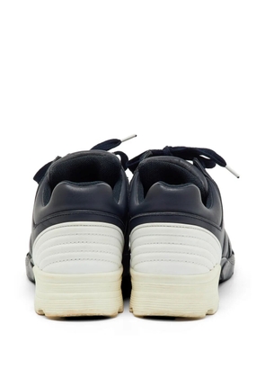 CHANEL Pre-Owned lace-up low sneakers - Blue