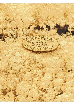 CHANEL Pre-Owned 1995 CC hammered brooch - Gold