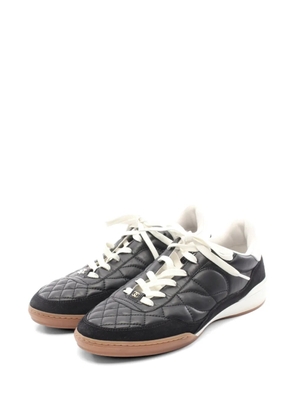 CHANEL Pre-Owned 1986-1988 Coco Mark quilted sneakers - Black