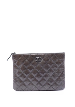 CHANEL Pre-Owned 2014 Small Quilted Crinkled Patent O Case clutch bag - Grey