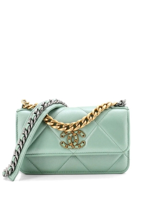 CHANEL Pre-Owned 19 Flap Phone Holder with Chain Quilted Lambskin crossbody bag - Green