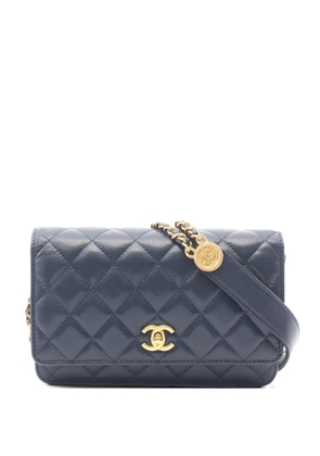 CHANEL Pre-Owned 2021s matelassé Caviar leather chain wallet - Blue